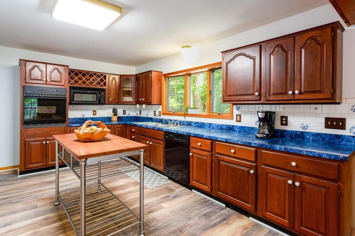 Huge Cabin W Hot Tub, Deck, Grill, Fire Pit, Wifi Berkeley Springs Buitenkant foto