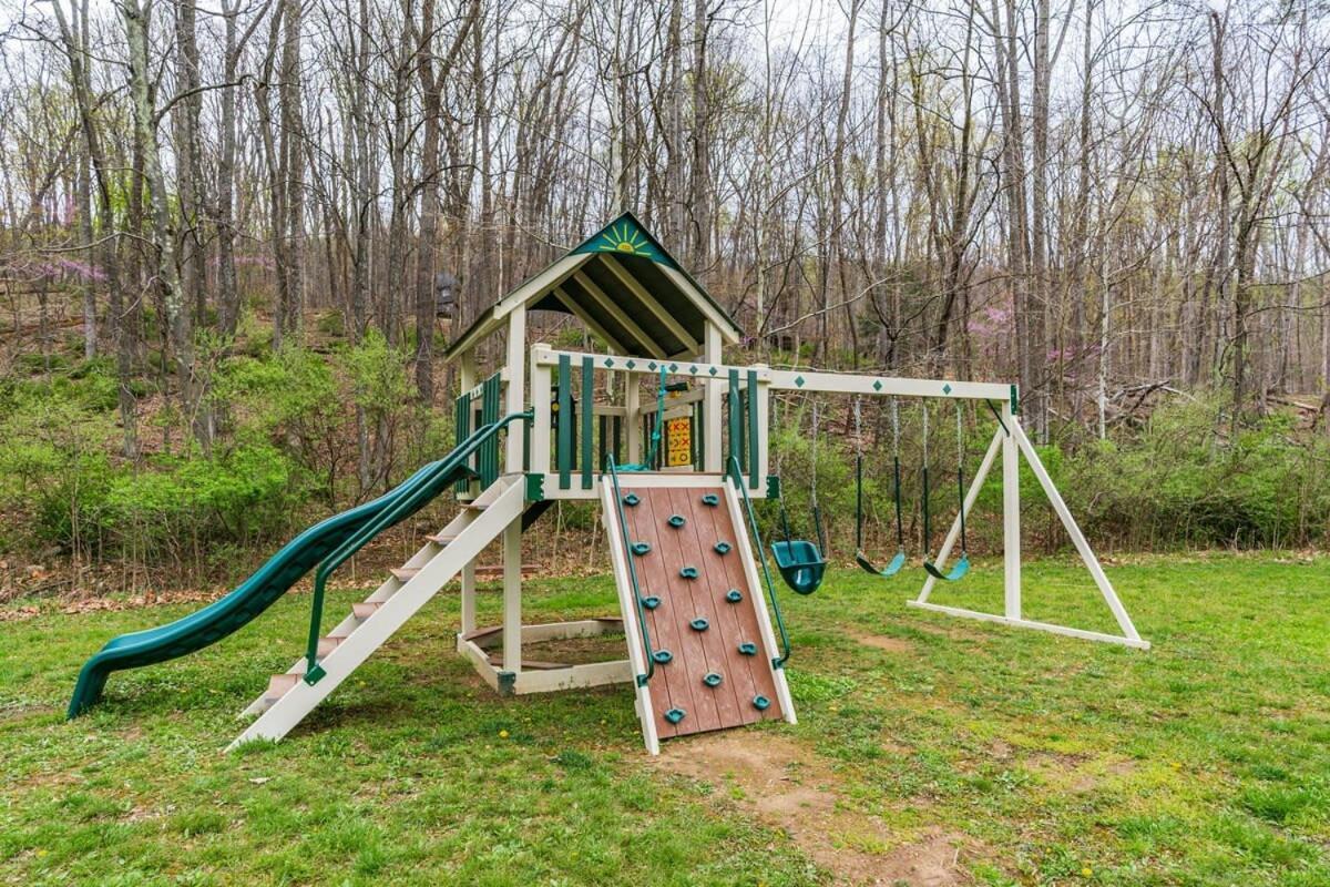 Huge Cabin W Hot Tub, Deck, Grill, Fire Pit, Wifi Berkeley Springs Buitenkant foto