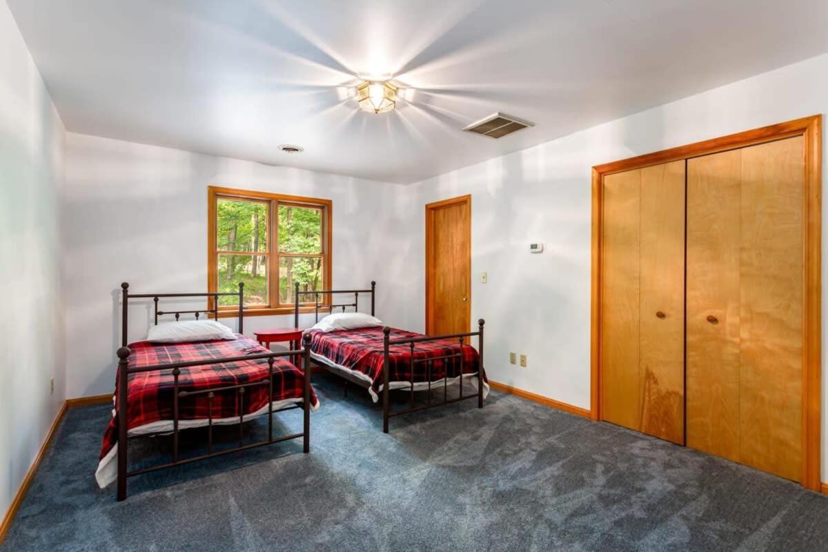 Huge Cabin W Hot Tub, Deck, Grill, Fire Pit, Wifi Berkeley Springs Buitenkant foto